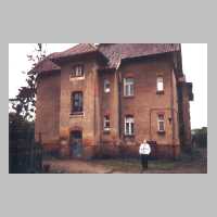 111-1167 Wehlau 1993 - Das Beamtenhaus Nr. 5 im Ortsteil Allenberg (Foto e.Bellmann).jpg